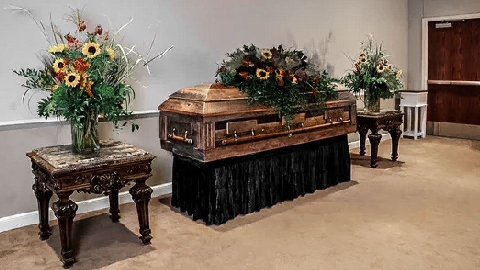 Batesville Fireside Casket in Lake Ridge Chapel Service